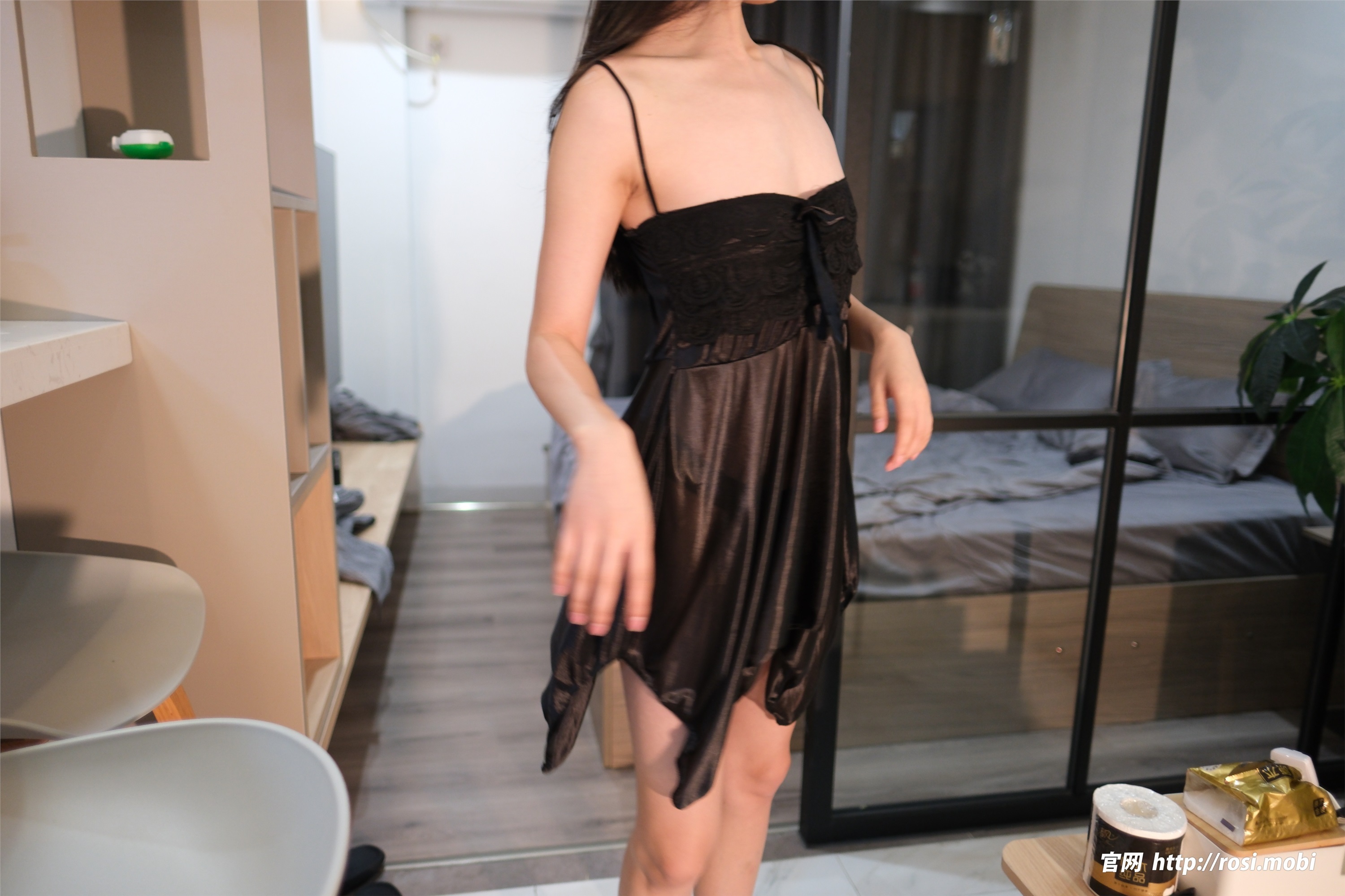 ROSI写真 2025.05.17 NO.4912